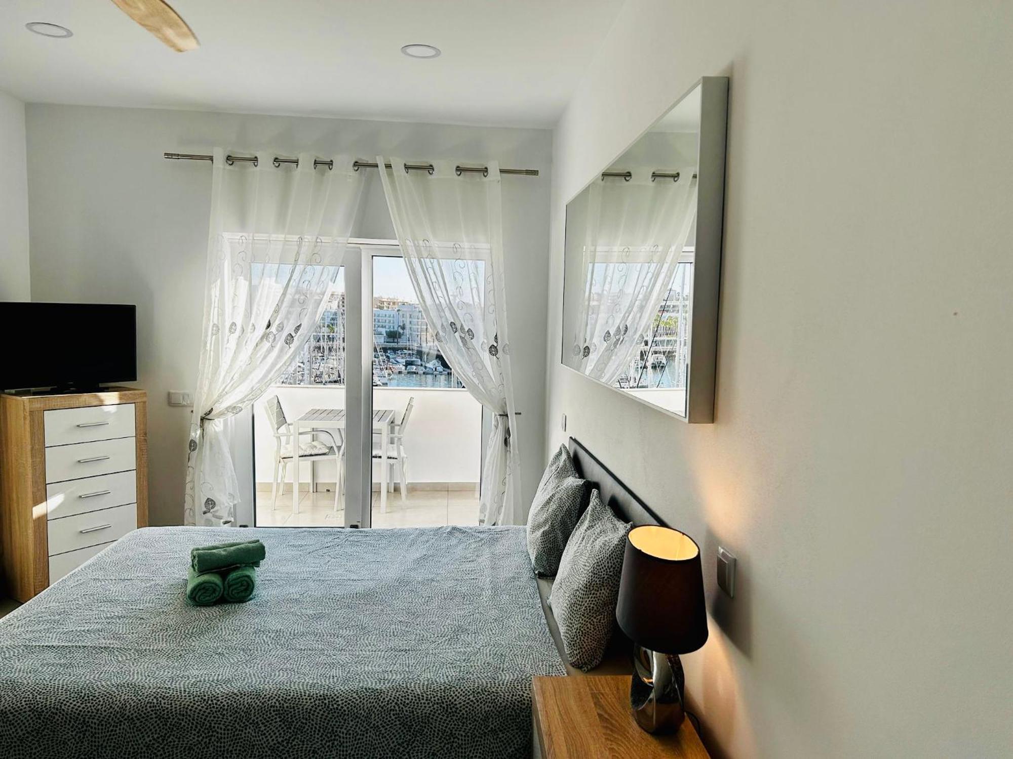 Central Lagos Apt With Marina Views Near Beaches Екстериор снимка