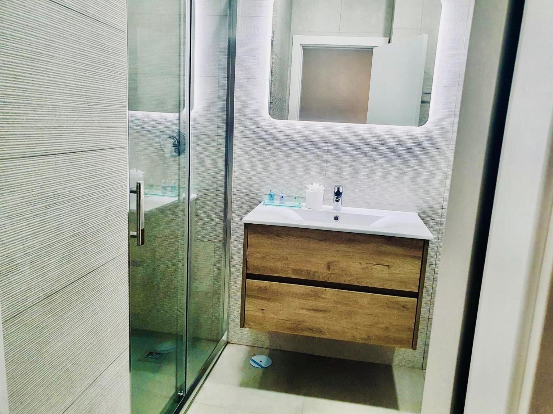 Central Lagos Apt With Marina Views Near Beaches Екстериор снимка
