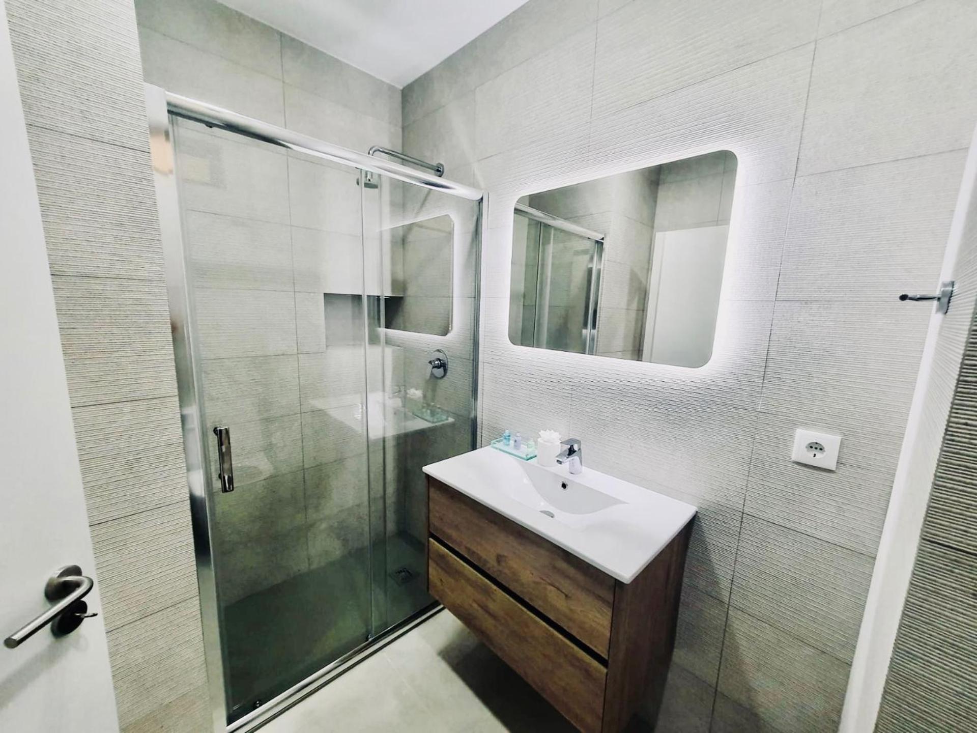 Central Lagos Apt With Marina Views Near Beaches Екстериор снимка